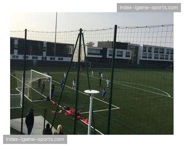 法国足协与教育部联合推出“校园足球裁判启蒙计划”，法甲裁判参与授课